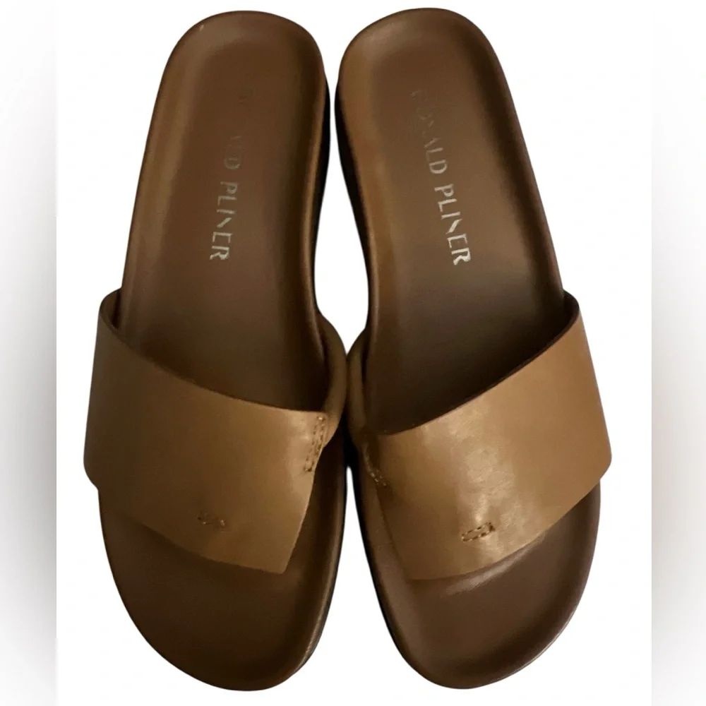 NWOT Donald Pliner Women's Thong Wedge Sandals Size 5